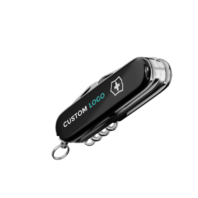 Image d'un couteau Victorinox multifonctions personnalisé modèle Huntsman. Le client a déjà choisi le modèle (combinaison de lames) la couleur noire du manche et a inséré un logo.