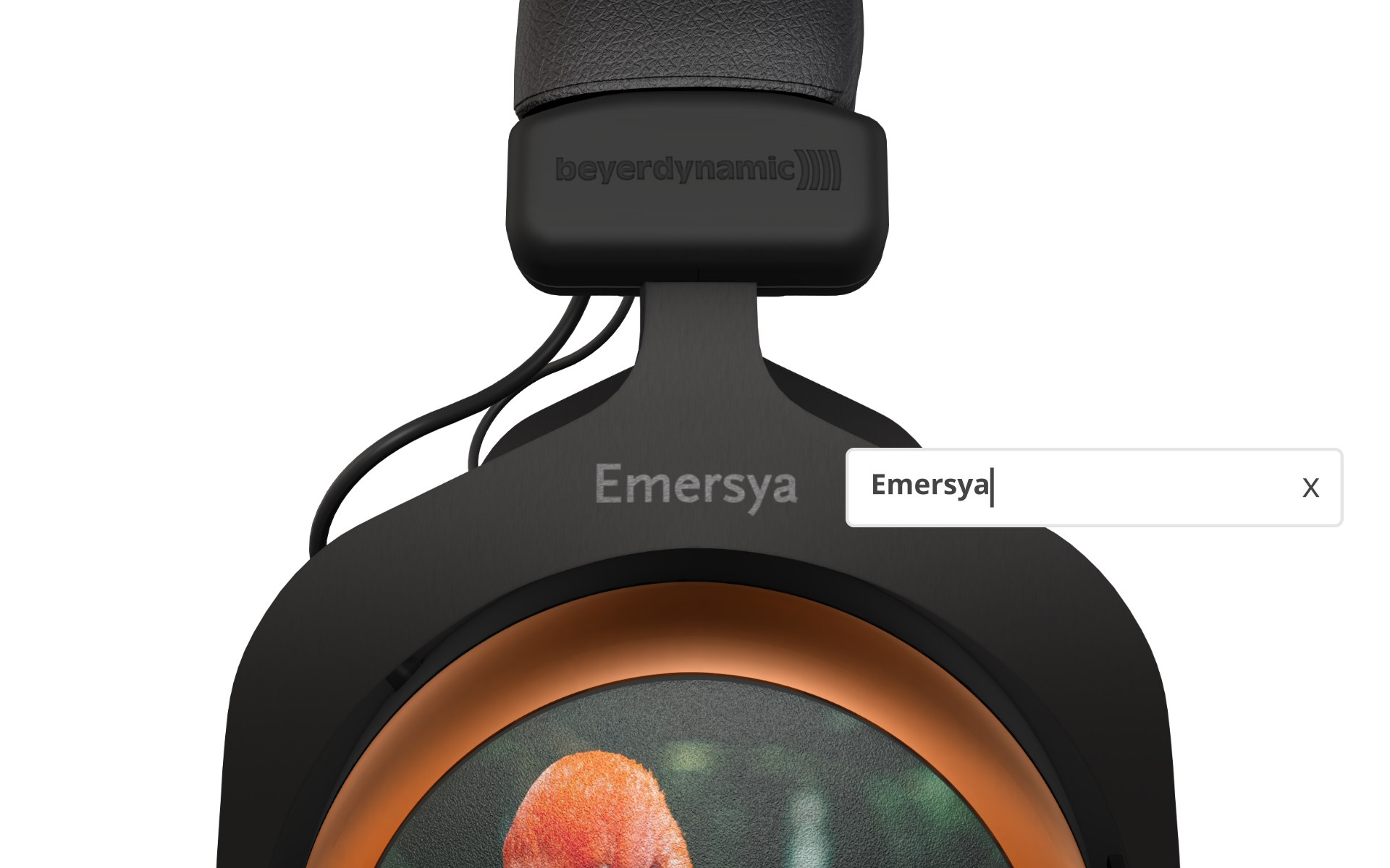 Image extracted from the Beyerdynamic configurator where you can configurate your MMX300 headset in 3D directly in the webpage of the brand. You can change the earpads, the color of the rings, insert a text and an image and choose the impedance. Here we have a zoom on the custom text step.