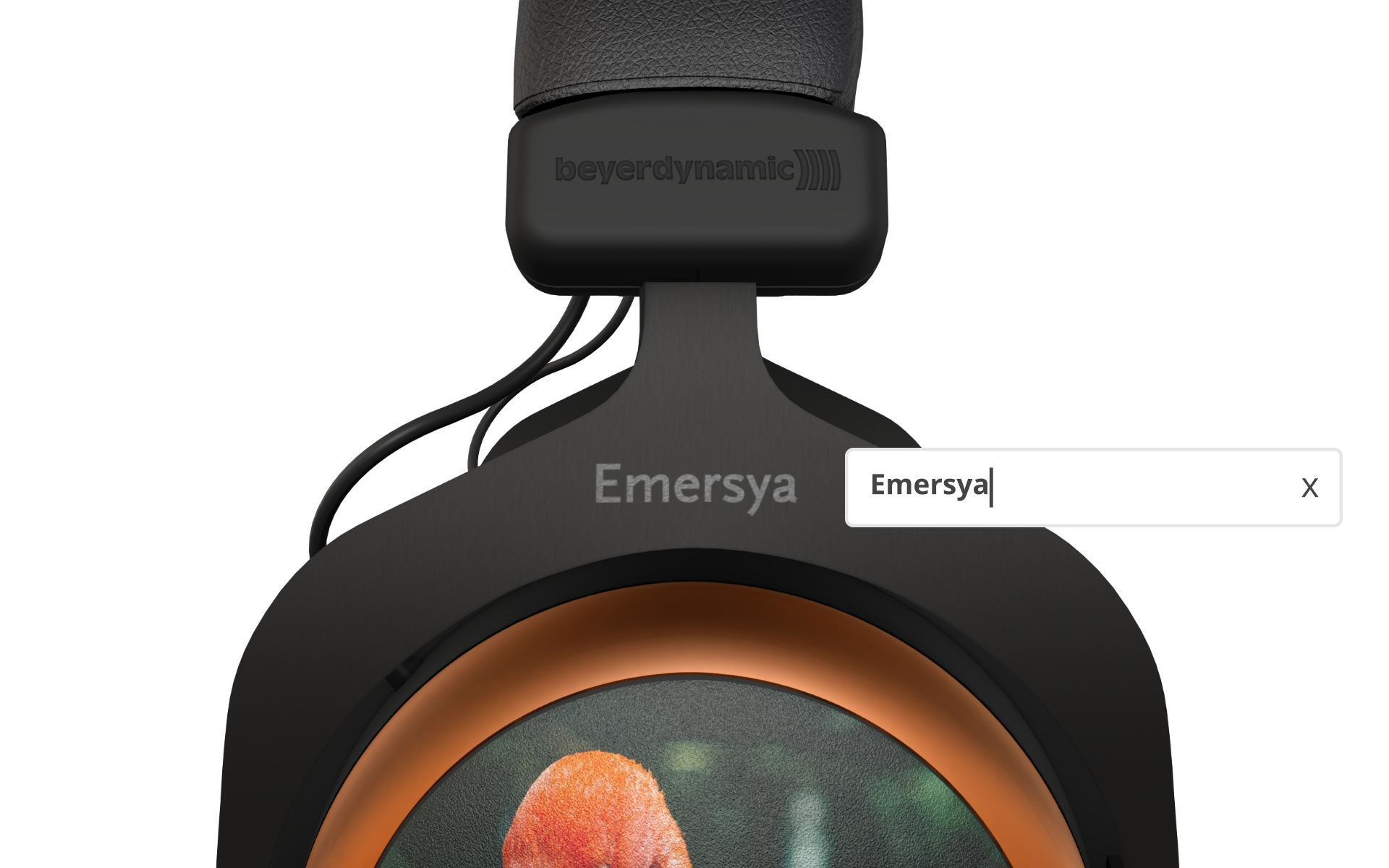 Image extracted from the Beyerdynamic configurator where you can configurate your MMX300 headset in 3D directly in the webpage of the brand. You can change the earpads, the color of the rings, insert a text and an image and choose the impedance. Here we have a zoom on the custom text step.