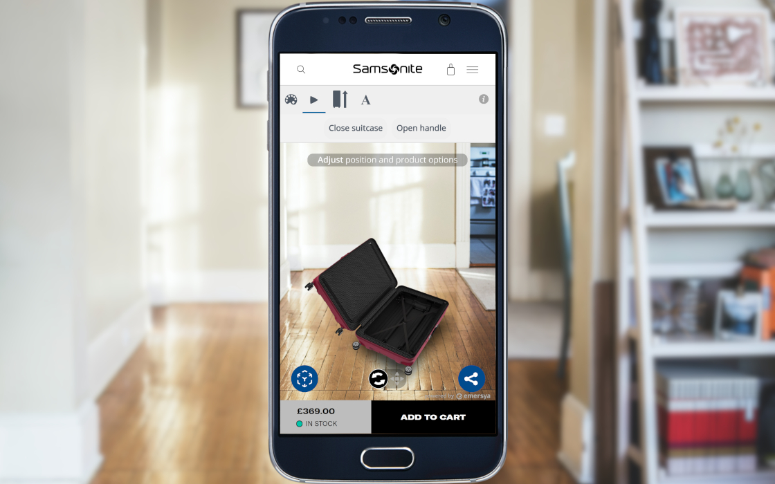 Screenshot of the deep red Samsonite Lite-box webpage. Using the Emersya technology, Samsonite webpage made it simple to the customers to visualize in AR the product in their own interior and switch between all available colors and sizes, directly interact with the suitcase, open it, lift the handle and even open interior pockets, just as would be able to in a store. The price is automatiquely updated when you change the size and choose the options. Here the suitcase is open.