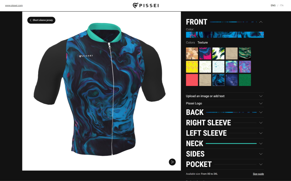 Personnalisation d'un maillot à manches courtes sur la page web de la marque Pissei. En utilisant la plateforme Emersya, Pissei a créé une expérience immersive, utilisant la 3D interactive, qui permet au client de créer son propre maillot et de voir le résultat en temps réel. Voici la page où l'on personnalise la face avant. Dans un premier temps, vous pouvez personnaliser avec un choix de couleurs, de textures et ensuite vous aurez la possibilité de télécharger une image et d'insérer un texte.